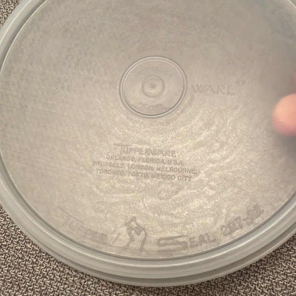 Vintage Tupperware C Replacement Lids Set of 2 - Picture 3 of 6